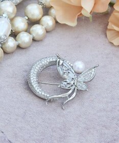 Tiaclasse バタフライモチーフブローチ