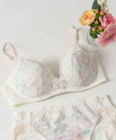 Wing 【マッチミーブラ】　ノンワイヤー　ブラがわたしに合わせてくれる　しめつけない快適な着用感　ウイング／ワコール　KB2070