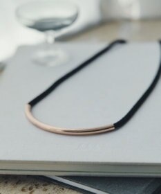 YECCA VECCA アーチラインコードネックレス