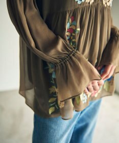GRACE CONTINENTAL フラワー刺繍ギャザートップ