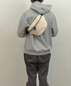 UNBILLION Otias 8号キャンバスシュリンクレザーボディバッグ