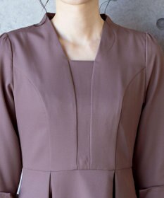 Tiaclasse 【洗える】裾に向かってエレガントに広がる美光沢フレアワンピース