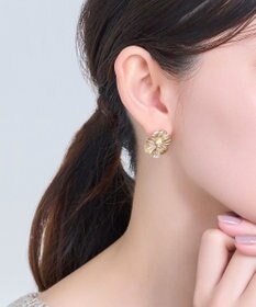 Phoebe フレグラントフラワーメタルピアス