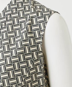 23区 S 【R(アール)】ジオメトリックプリント ハンカチヘム ブラウス