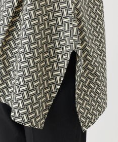 23区 S 【R(アール)】ジオメトリックプリント ハンカチヘム ブラウス