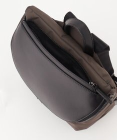 Y'SACCS 【CORDURA×リサイクルレザー】ラウンドフラップリュック