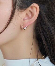 Phoebe 【痛くないシリーズ】ミルキーウェイビジューフロートライトフィットイヤリング　ゴールド