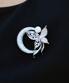 Tiaclasse バタフライモチーフブローチ