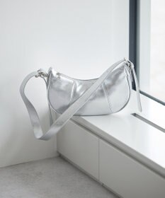 earth music&ecology ハーフムーンバッグ