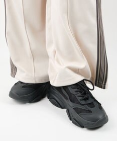 STEVE MADDEN POSSES-XS ウェーブボリュームソリッドスニーカー