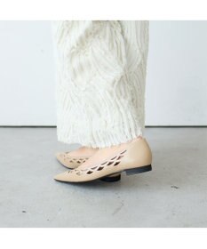 MODE ET JACOMO <carino>レーザーカットフラットパンプス