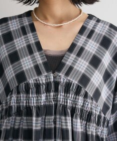 Green Parks 【しゃれシャツ】イージーケアＶネックチェックブラウス