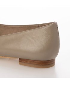 ing <ing>Vカットフラットパンプス