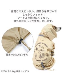 PET PARADISE スヌーピー  足付 レインコート　スヌード付き《ハッピーダンス柄》 小型犬