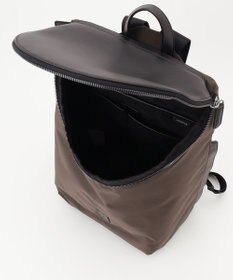 Y'SACCS 【CORDURA×リサイクルレザー】ラウンドフラップリュック