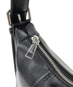 earth music&ecology ハーフムーンバッグ