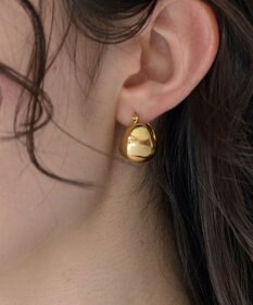 Phoebe 〈金属アレルギー対応〉ドームメタルフープピアス/ゴールド　シンプル/大振り