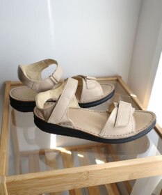 Pointer 本革 甲幅調整 超軽量マジックテープ付きサンダル