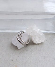 Tiaclasse ポイントストーンリング