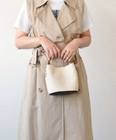 INTER-CHAUSSURES 【LORISTELLA】バンブーハンドルラフィアバケットバッグ