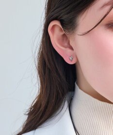 Phoebe 【金属アレルギー対応】ハートリーフセラミックピアス　シルバー/ニッケルフリー（片耳）