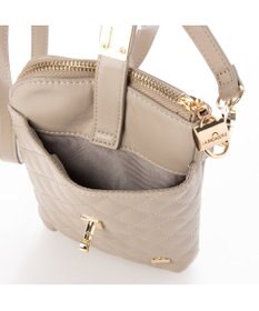 LA BAGAGERIE シープレザー　キルティングスマホショルダー