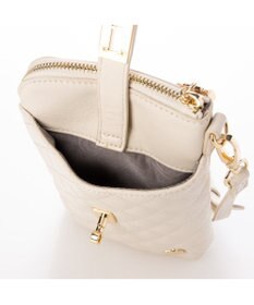 LA BAGAGERIE シープレザー　キルティングスマホショルダー