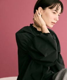 #Newans 【洗濯機可／撥水】シャーリングネック ボリュームスリーブシャツ