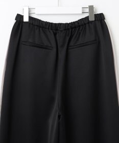 23区 S 【SLOW/一部店舗限定】ブライトサテン ライン パンツ