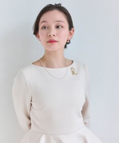 Phoebe クロスカーブパールビジューブローチ　ゴールド