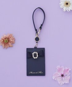 Maison de FLEUR リール付きビジューリボンパスケース