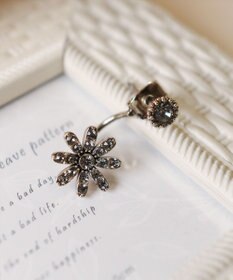 Tiaclasse 【金属アレルギー対応】フラワーキャッチピアス