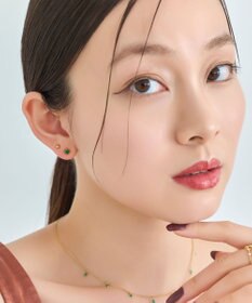 Phoebe シャインフレームスクエアピアス　グリーン