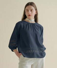 J.PRESS LADIES 【一枚で着映え・セット着用可】スパンソフトクロス刺繍 ブラウス ネイビー系