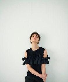 GRACE CONTINENTAL フリルリブカットトップ