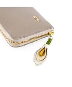 IBIZA プレーサ　牛革　ラウンドファスナー長財布