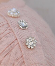 Tiaclasse L 【洗える】肩ボタンケーブルニットトップス