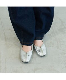 MODE ET JACOMO <carino>スクエアトゥ切り替えデザインフラットパンプス