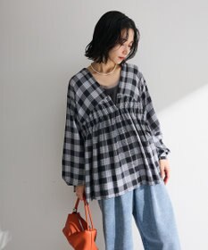 Green Parks 【しゃれシャツ】イージーケアＶネックチェックブラウス