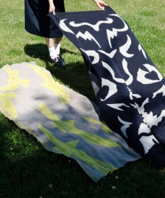 nitorito 【UNISEX】bonfula 牛と花モチーフ柄 ストール