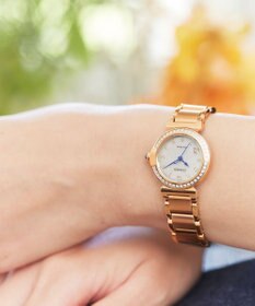 CITIZEN 【エレガントな白蝶貝文字板】ジュエリーライクなデザイン CITIZEN L 光発電エコ・ドライブ 電池交換不要