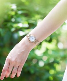 CITIZEN 【エレガントな白蝶貝文字板】ジュエリーライクなデザイン CITIZEN L 光発電エコ・ドライブ 電池交換不要