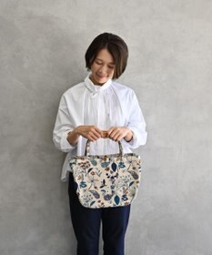 AND WOOL 筆記帳刺繍の半円バッグ
