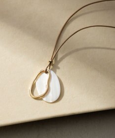 23区 オーバルシェル コンビ ネックレス ホワイト系