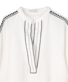 BEIGE， AXI / 刺繍ステッチ ドルマンスタンドブラウス