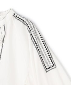 BEIGE， AXI / 刺繍ステッチ ドルマンスタンドブラウス