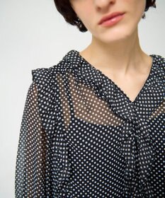 GRACE CONTINENTAL ドットラッフルブラウス