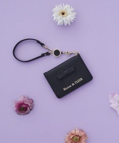Maison de FLEUR 二つ折りリールパスケース