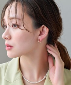 Phoebe 【金属アレルギー対応】【痛くないシリーズ】モーションメタルクリスタルループフィットイヤリング　シャンパンゴールド