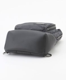 JOSEPH ABBOUD 【軽量/コンパクト】インターレースカルゼ ボディーバッグ